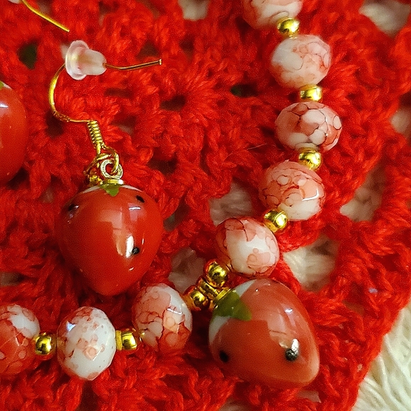 Handmade glass bead, ceramic strawberry charm bracelet w/ matching earrings. - Picture 2 of 8